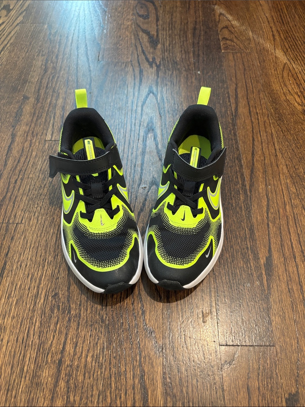 Nike Kids Black & Neon Yellow Velcro Sneakers, size 1.5